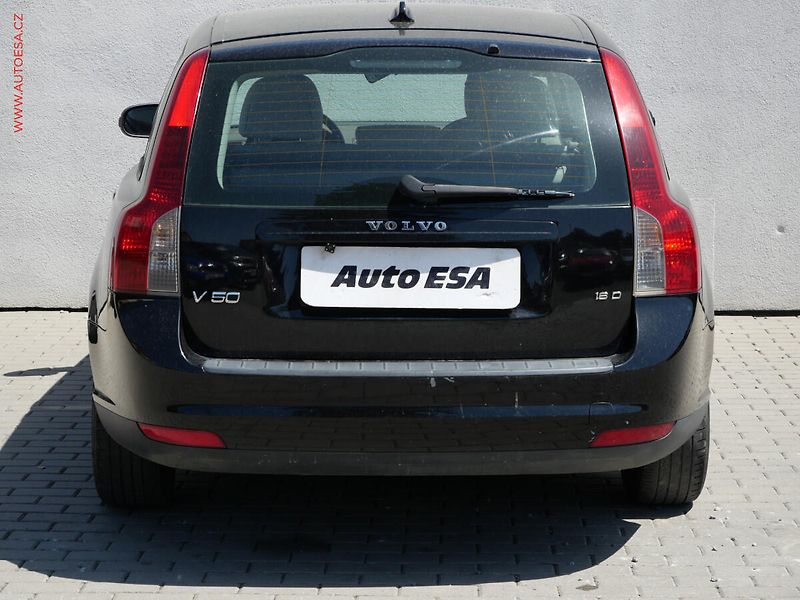 Volvo V50 (2008) 1.6D, AC, výhřev sed - fotka 5 z 19