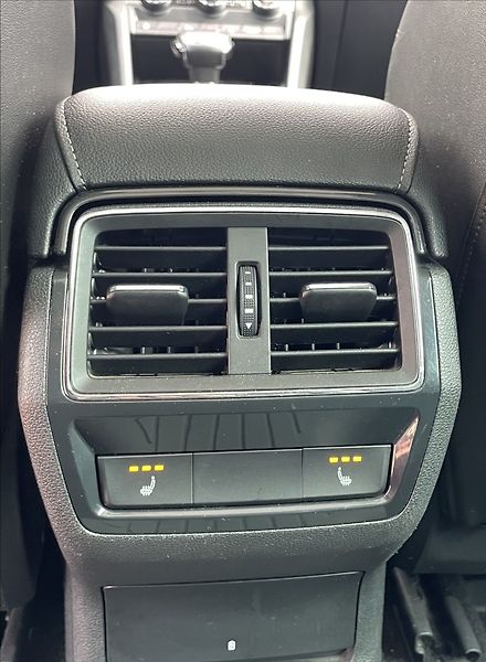 Škoda Karoq 2,0 2,0TDi,110kW,STYLE.,4x4,DS - fotka 33 z 35