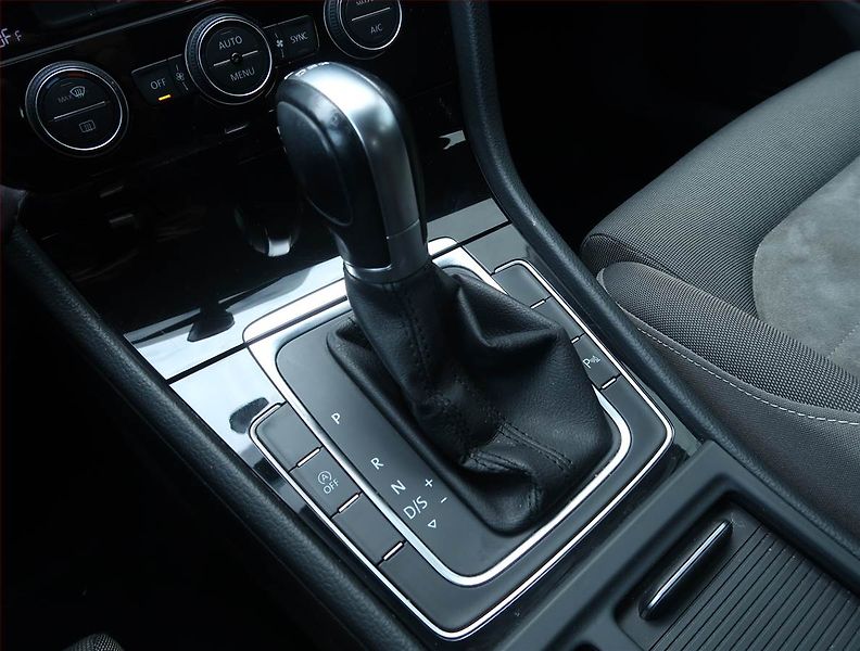 Volkswagen Golf (2017) Highline 2.0 TDI, Automat - fotka 13 z 19