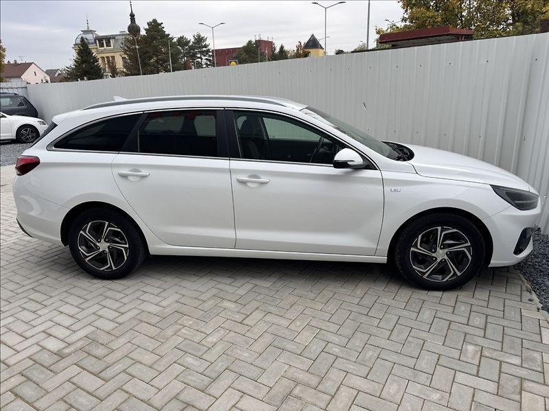 Hyundai i30 1,5 T-GDi WG DPH 1.maj původČR - fotka 14 z 50