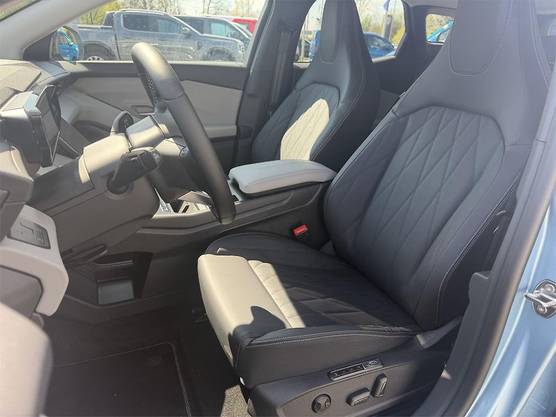 Ford Explorer Premium, SUV, 77 kWh prodlouže - fotka 16 z 22