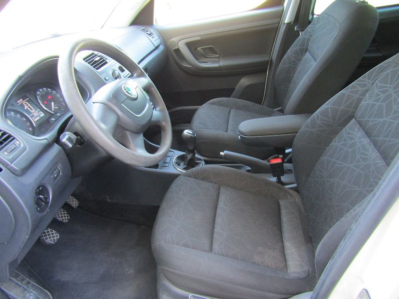 Škoda Roomster (2012) 1.6 TDI 66kW - fotka 19 z 37