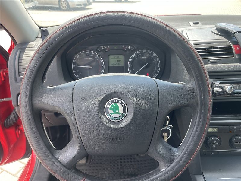 Škoda Octavia 2,0 TDi 103kw BKD Klimatronic - fotka 14 z 35