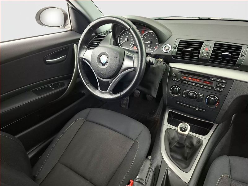 BMW Řada 1 (2009) Selection 116i, Park. senzory - fotka 7 z 14