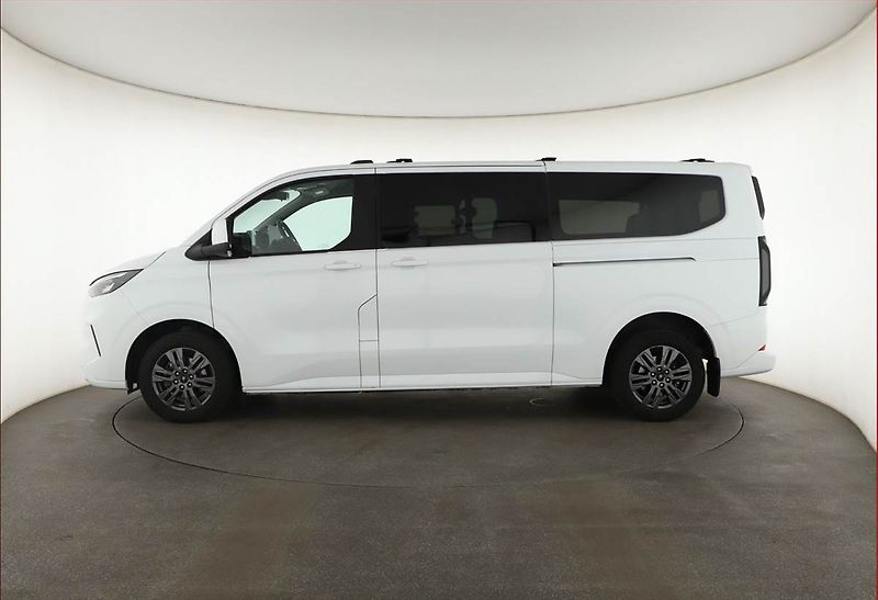 Ford Tourneo Custom (2025) 2.0 EcoBlue - fotka 3 z 24