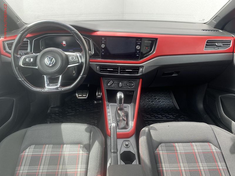 Volkswagen Polo (2018) 2.0TSi, GTi, DSG, LED - fotka 8 z 17