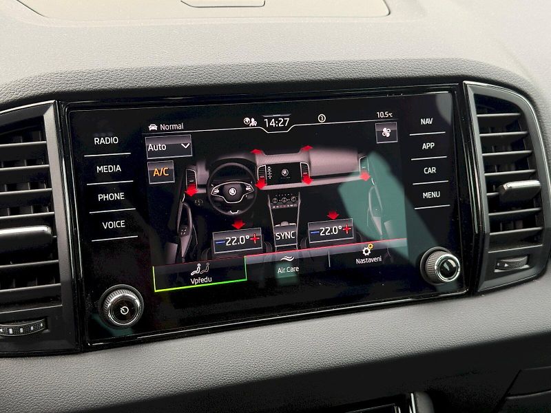 Škoda Karoq (2023) 1.5 TSI 110 kW DSG SportLine - fotka 22 z 25