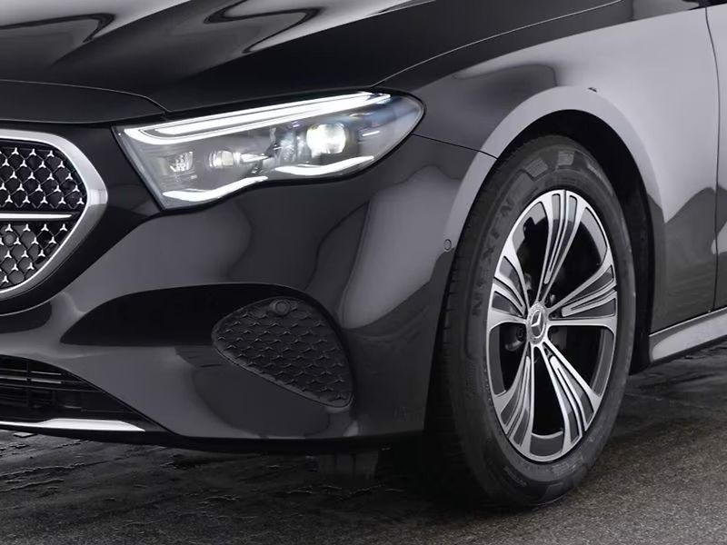 Mercedes-Benz Třídy E 220d 4M Avantgarde 360 Paměť D - fotka 3 z 8