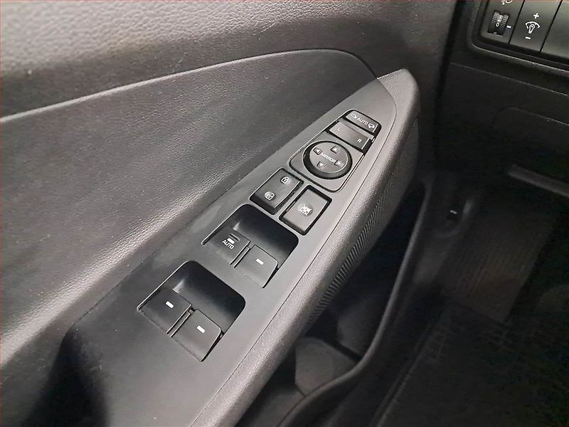 Hyundai Tucson (2016) 1.7 CRDi, Serv.kniha, Tempomat - fotka 18 z 19