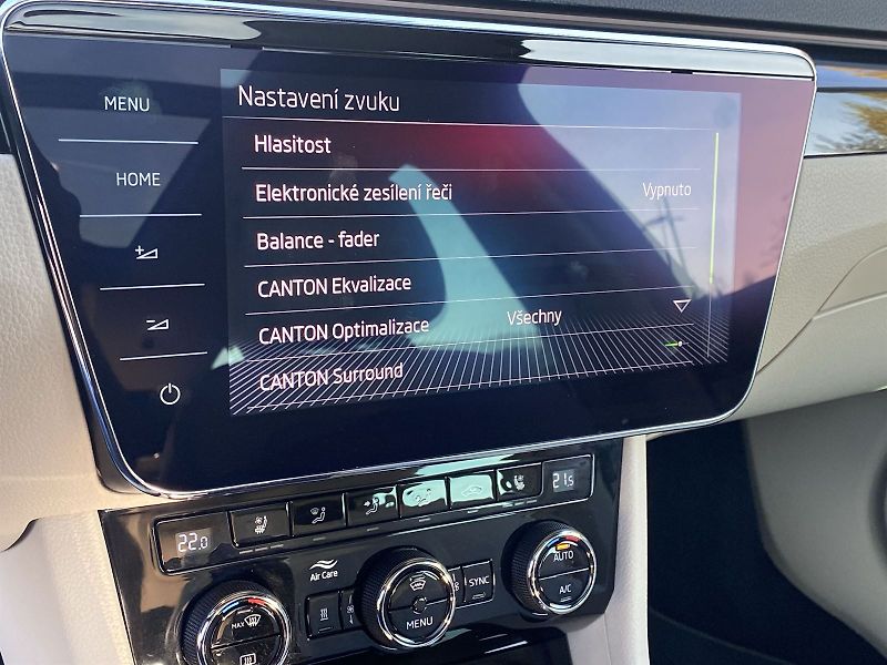 Škoda Superb (2018) Combi III 2.0 TDI 4x4 L&K - fotka 22 z 49