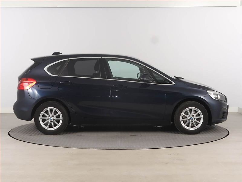 BMW Řada 2 (2016) 218i Active Tourer, Automat - fotka 6 z 18