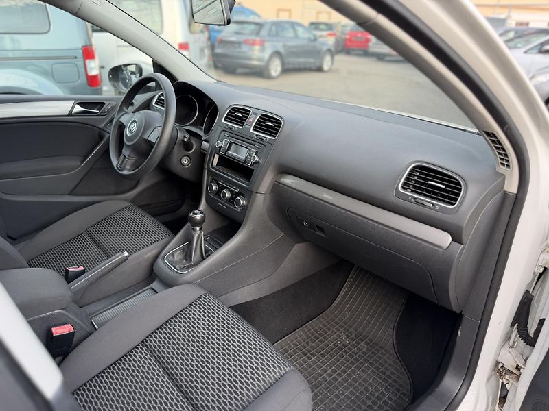 Volkswagen Golf 1.6 tdi, 77kw - fotka 10 z 11