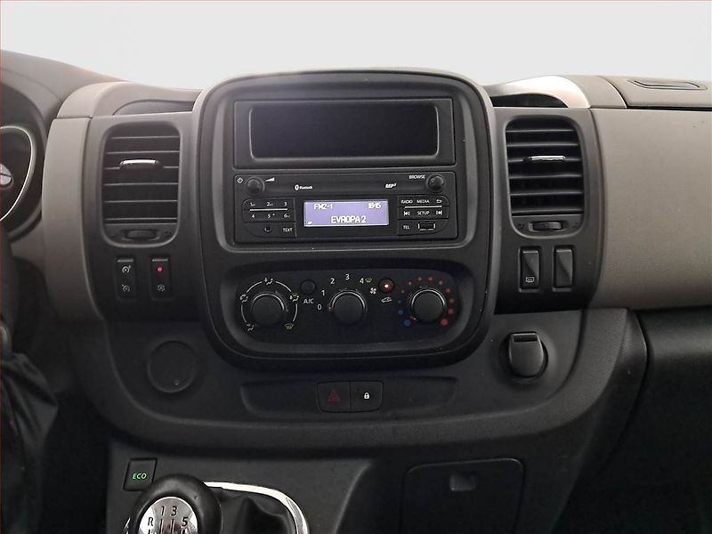 Renault Trafic (2016) 1.6 dCi, Bus, 8Míst, ČR - fotka 12 z 18