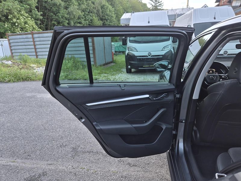 Škoda Octavia (2023) Combi Scout TDi 147kw DSG 4x4 - fotka 38 z 50