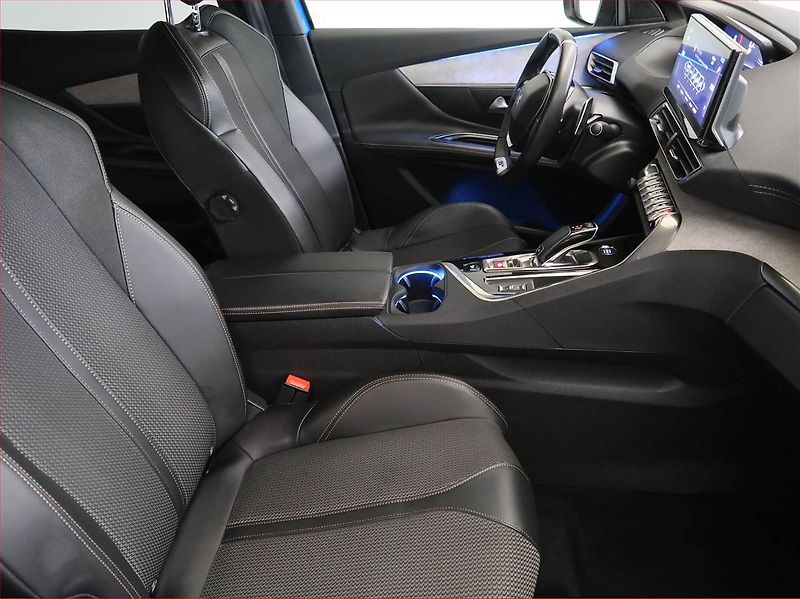 Peugeot 3008 (2022) GT 1.2 PureTech - fotka 9 z 18