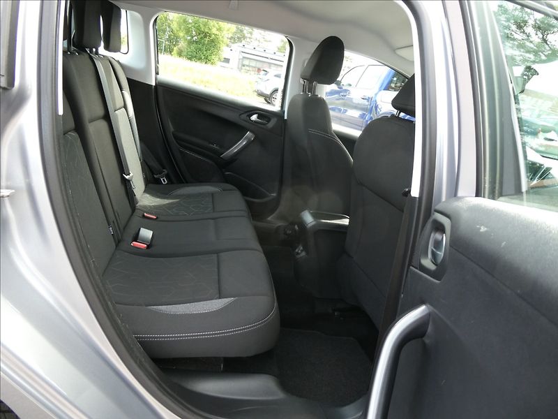 Peugeot 2008 1,2 1.2 81kW NAVI,závěs,servis - fotka 27 z 46