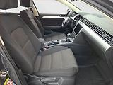 Volkswagen Passat (2018) 2.0 TDI, Automat, Navi - náhled 9
