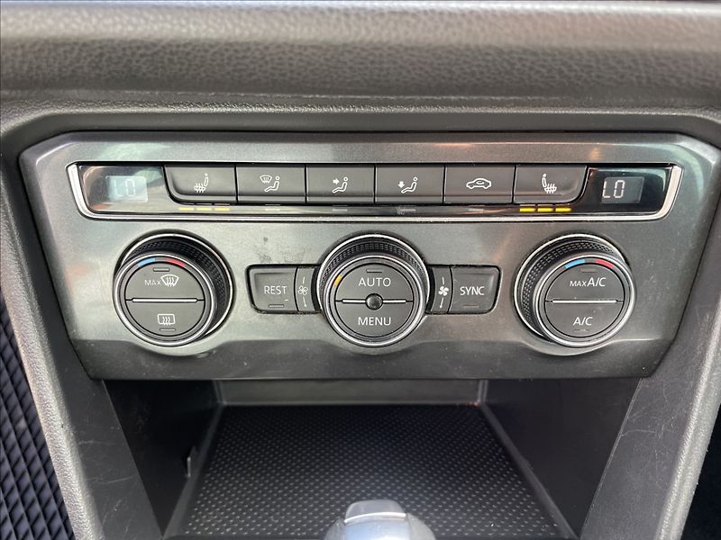 Volkswagen Tiguan 2,0 TDi 110kw DSG 4-matic bez - fotka 20 z 43