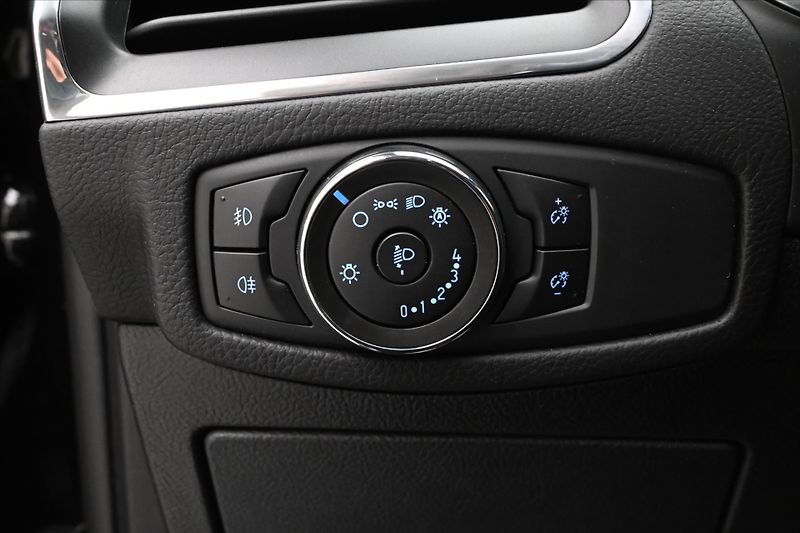 Ford S-MAX 2,0 EcoBlue 140 kW AT8 Titaniu - fotka 25 z 30