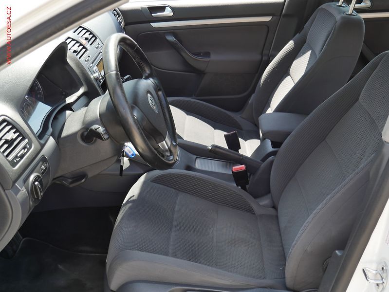 Volkswagen Golf (2009) 1.9TDi, AC, výhřev sed - fotka 9 z 17
