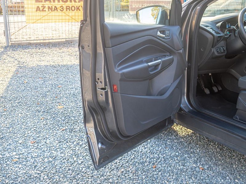 Ford Kuga (2019) 1.5T 110KW – PLNÝ SERVIS! - fotka 13 z 54