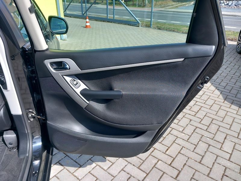 Citroën C4 Picasso (2010) 1,6HDi SERVISKA NAVI  NOVÁ STK - fotka 18 z 34