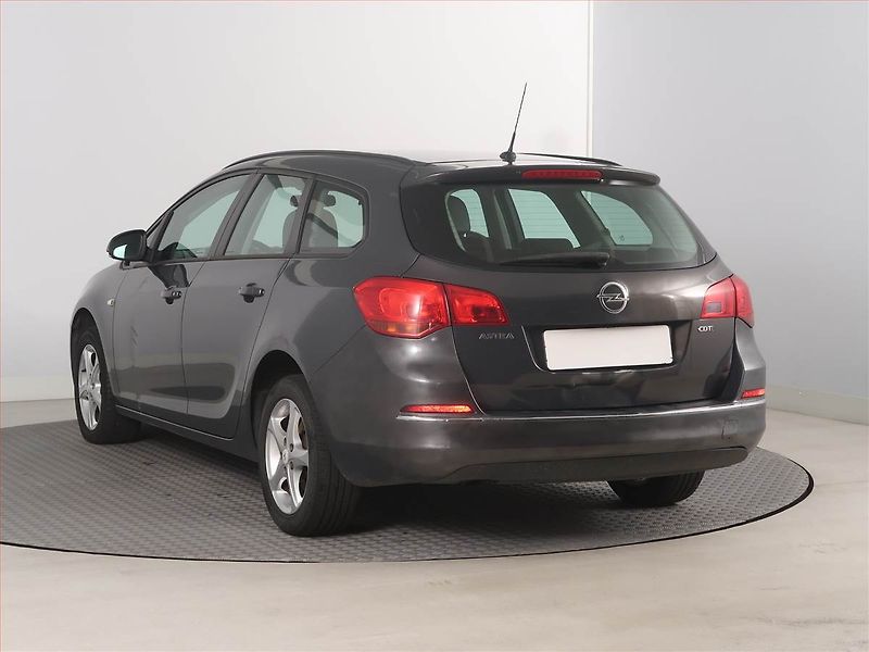 Opel Astra (2013) 1.7 CDTI, po STK, slušný stav - fotka 4 z 15