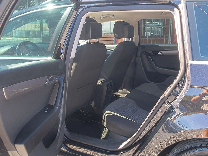 Volkswagen Passat (2012) 2.0TDI 103KW CR DSG – NAVI - fotka 42 z 52