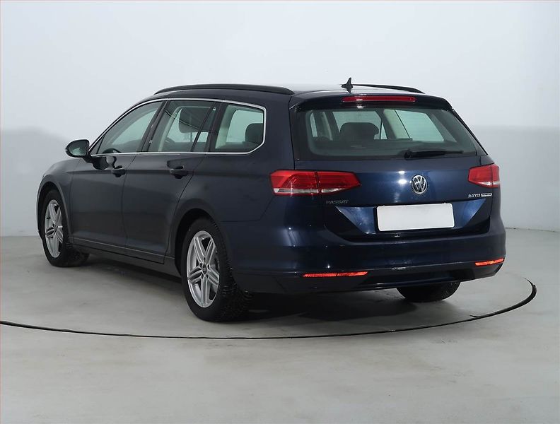 Volkswagen Passat (2017) 2.0 TDI, Automat, Serv.kniha - fotka 4 z 22