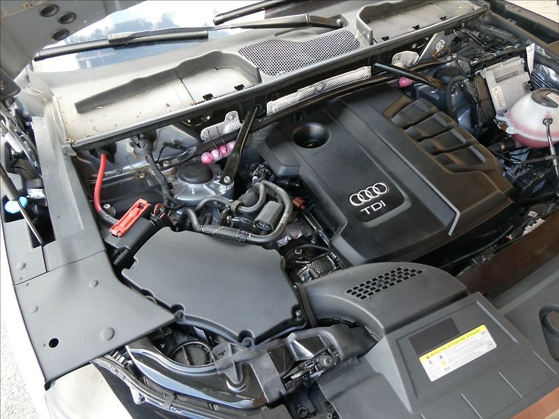 Audi Q5 2,0 TDi 120kW quattro,po servi - fotka 40 z 46