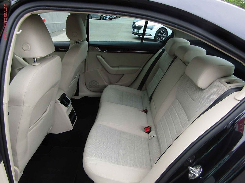Škoda Octavia (2014) 2.0 TDi, 2.maj,ČR, Elegance - fotka 10 z 18