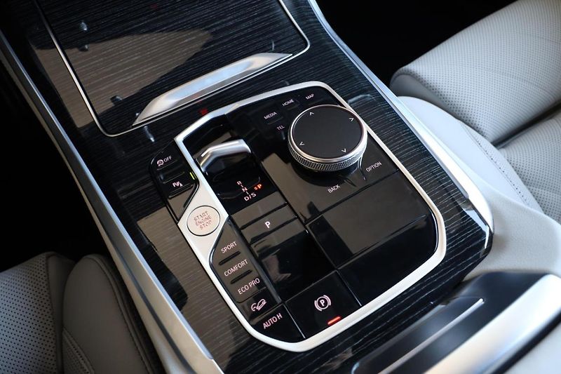 BMW X5 xDrive30d - fotka 13 z 35