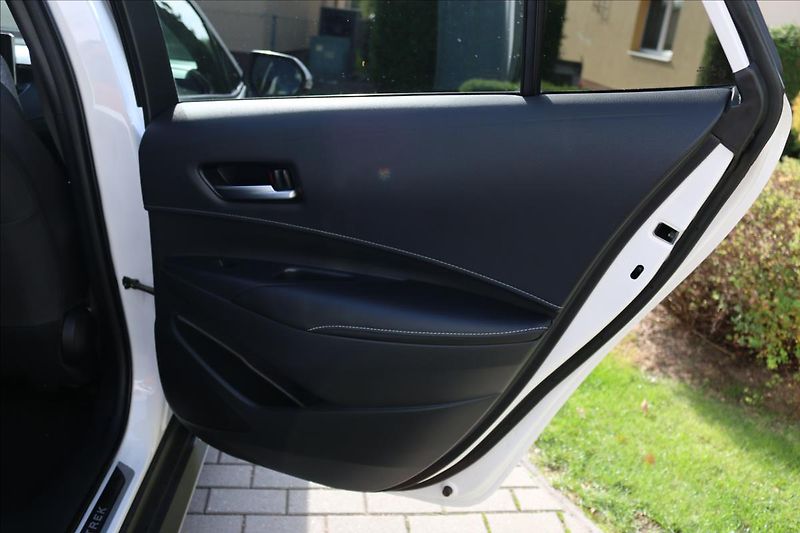 Toyota Corolla 2,0 Hybrid,1.Maj. ČR, DPH - fotka 33 z 52