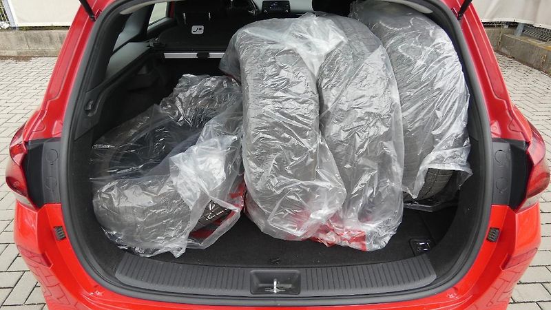 Hyundai i30 Kombi 1,0 T-GDI Trikolor - fotka 20 z 22