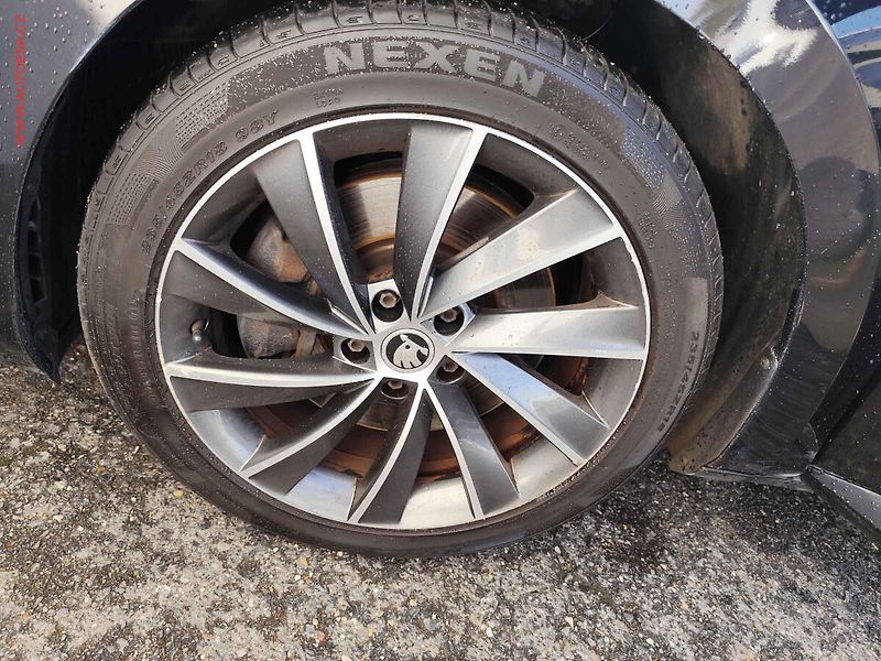 Škoda Superb (2016) 2.0TSi 4x4, ČR, DSG, bixen - fotka 35 z 37
