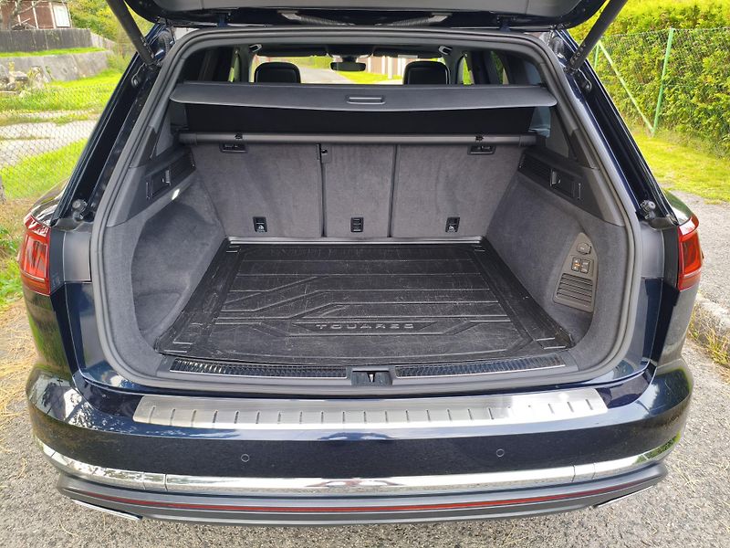 Volkswagen Touareg (2022) 3,0 TDI Individual 210 KW - fotka 33 z 40