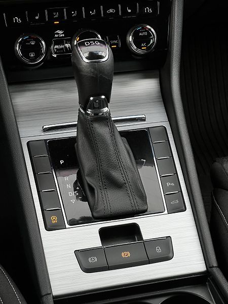 Škoda Superb 2.0TDI DSG ACC 1.Maj DPH TZ - fotka 13 z 24
