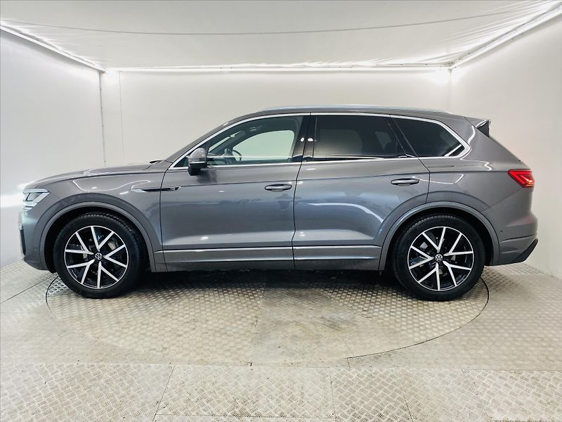 Volkswagen Touareg 3,0 TDI 210kW R-line 4Motion - fotka 3 z 29