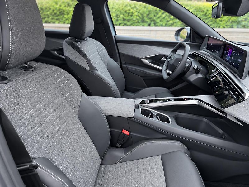 Peugeot 5008 (2025) ALLURE hybrid eDCS6 7míst 1maj - fotka 36 z 36