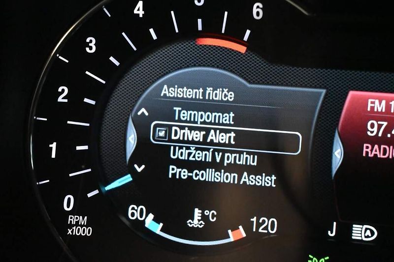 Ford Mondeo (2021) 2.0 VIGNALE 140 KW LED ACC Mas - fotka 32 z 39