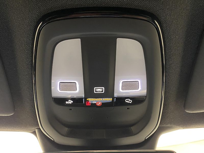 Volvo XC40 (2025) B3 AUT DARK PLUS - fotka 37 z 64
