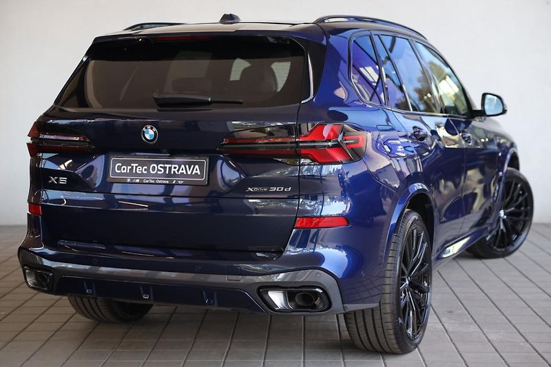 BMW X5 xDrive30d - fotka 3 z 18