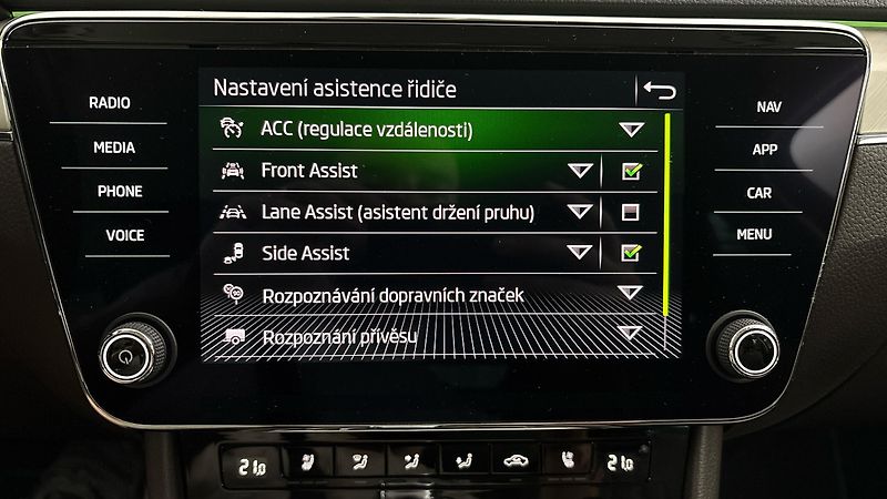 Škoda Superb 2.0 TDI DSG 4x4 L&K Combi - fotka 29 z 34