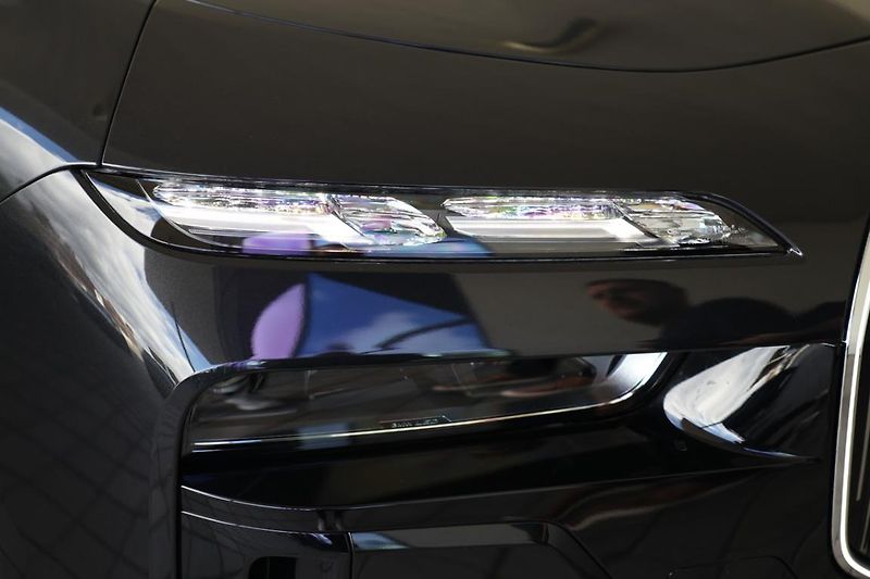BMW Řada 7 740d xDrive Sedan - fotka 17 z 18