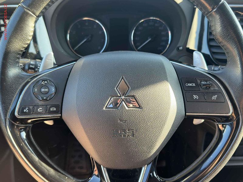 Mitsubishi Outlander (2017) 2.0 MIVEC, Edition, AT, TZ - fotka 12 z 20