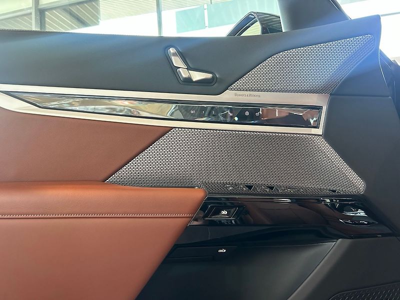BMW Ostatní i7 xDrive 60 TV TOP 2025 - fotka 37 z 44
