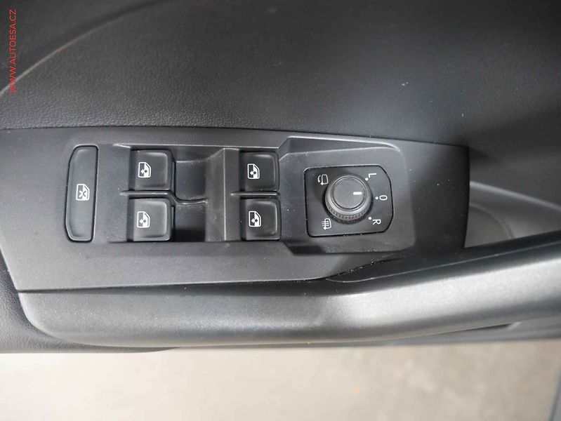 Volkswagen T-Cross (2023) 1.0 TSi, 2.maj,ČR, servis - fotka 20 z 21