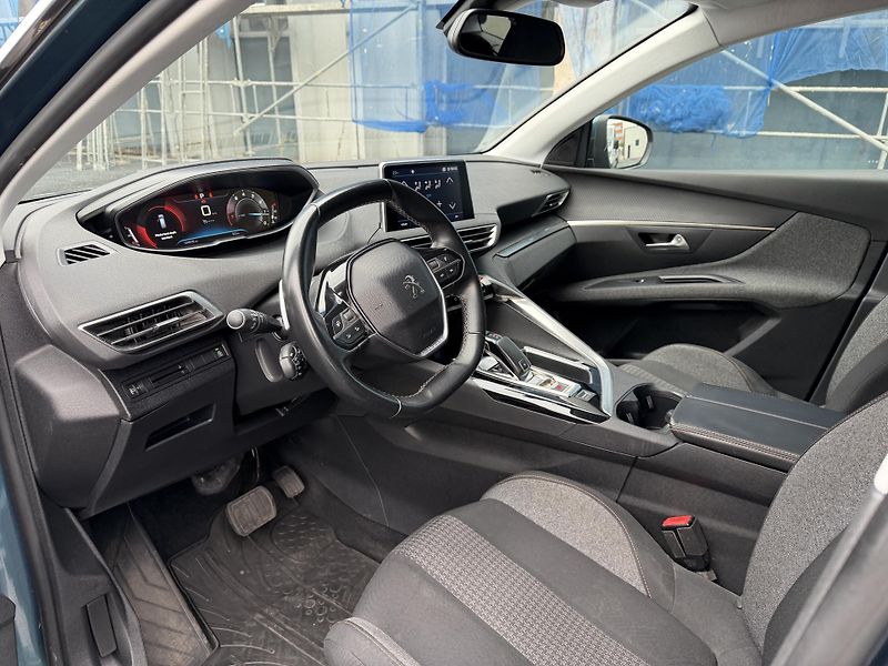 Peugeot 5008 (2017) ALLURE PureTech 130k EAT6 - fotka 17 z 39