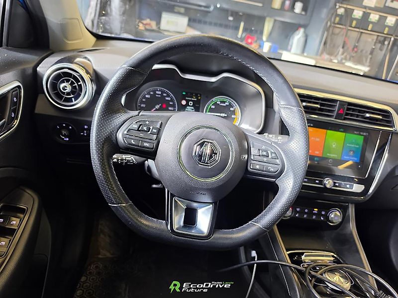 MG ZS (2021) Luxury, panorama okno, kamera - fotka 6 z 10
