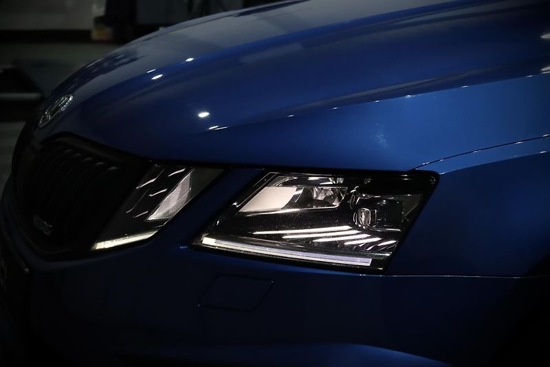 Škoda Octavia 3 FL Combi 2.0 TSI 169 kW RS - fotka 9 z 39